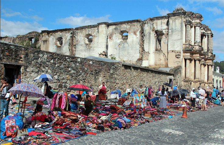 Mercado callejero en Antigua Guatemala