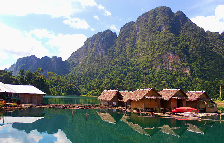Cabañas flotantes en el Parque Nacional Khao Sok 